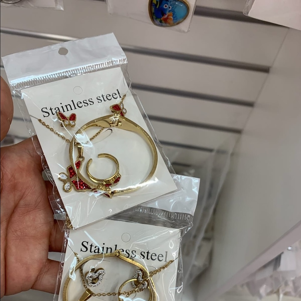 Beautifully Set of earrings,bracelet and ring